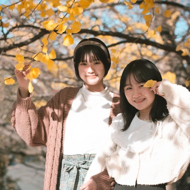 白石智啓が撮影した「銀杏と人」の写真