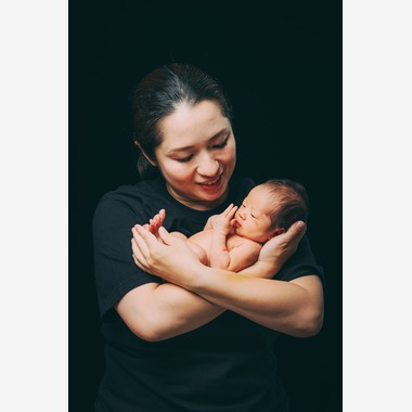 松井シンジが撮影した「ニューボーンフォト」の写真