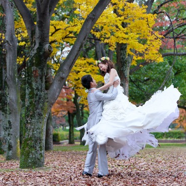 KIKIウェディングが撮影した「紅葉の広島城と公園」のウェディングフォト