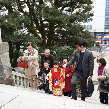 青木淳が出張撮影した「「七五三撮影／二荒山神社」」の家族写真