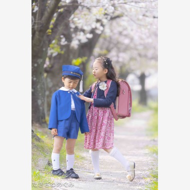 たきざわ めぐみが出張撮影した「入学式」の家族写真
