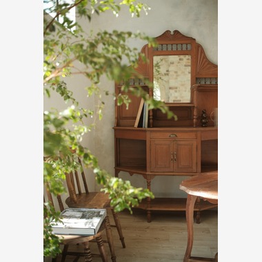 SEE LIKE PHOTOが撮影した「インテリア　雑貨　アンティーク　自然光　ラグジュアリー」の写真