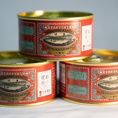 Yファクトリーが撮影した「開拓使別海さけ缶詰」の写真