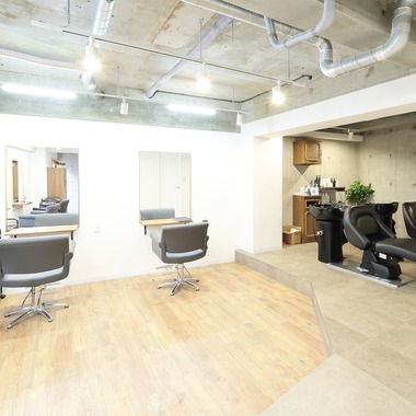 天野康弘が撮影した「ヘアサロン」の写真