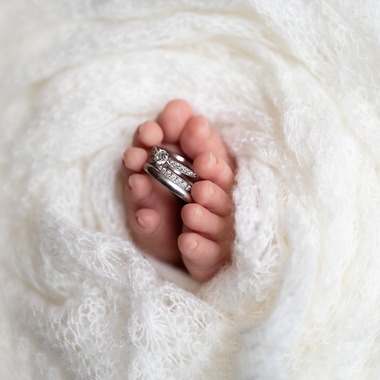 スタジオアルパルカが出張撮影した「ニューボーンフォト」の家族写真