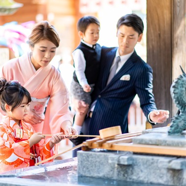 サキヤマ リエが出張撮影した「7歳女の子・ママの着たお着物で七五三＠大國魂神社」の家族写真