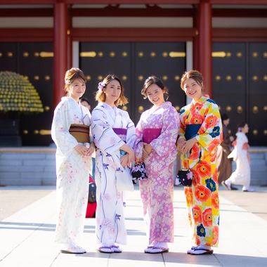 T.Matsumuraが出張撮影した「卒業旅行（着物）」の家族写真