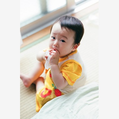 岡本静人が出張撮影した「息子との思い出の日々」の家族写真