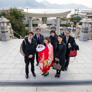 岩坪眞一郎が出張撮影した「初宮参り」の家族写真