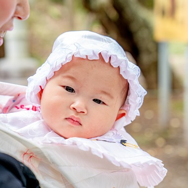 出張カメラマンのY's Officeが出張撮影した「お宮参り出張撮影」の家族写真
