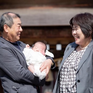 中井企画が出張撮影した「お宮参り/ご自宅での家族写真」の家族写真