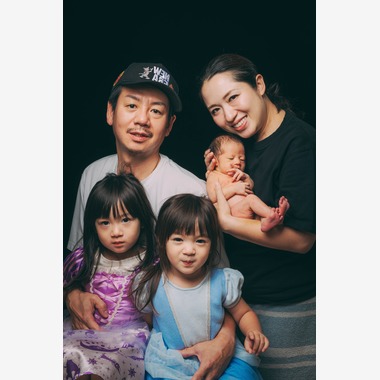 松井シンジが撮影した「ニューボーンフォト」の写真