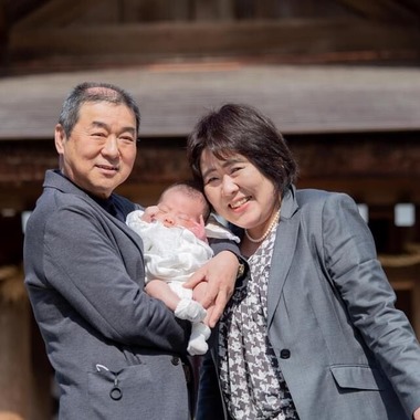 中井企画が出張撮影した「お宮参り/ご自宅での家族写真」の家族写真