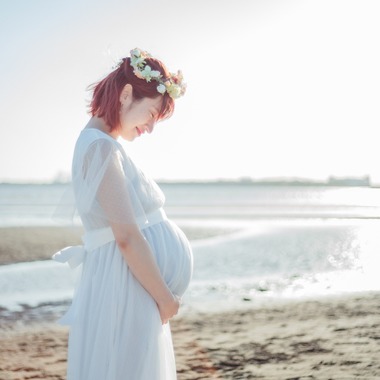 玉城　肇が出張撮影した「ビーチでもマタニティフォト」の家族写真