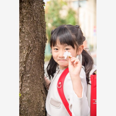 関場優太が出張撮影した「入学記念の家族写真」の家族写真