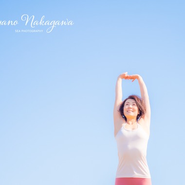 中川彩乃が出張撮影した「ビーチサイドポートレート」の家族写真