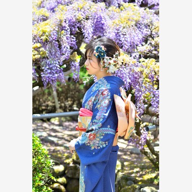 Design studio lumière（井上 敦仁）が撮影した「藤と紅葉の成人式」の写真