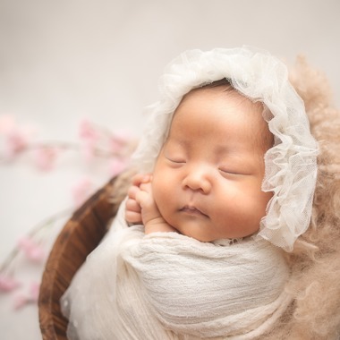 荒畑けいこが出張撮影した「ニューボーンフォト」の家族写真