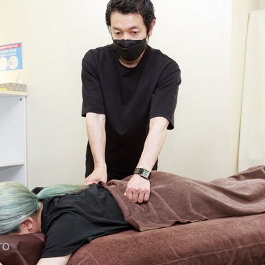 ABNフォトが撮影した「手もみサロン」の写真