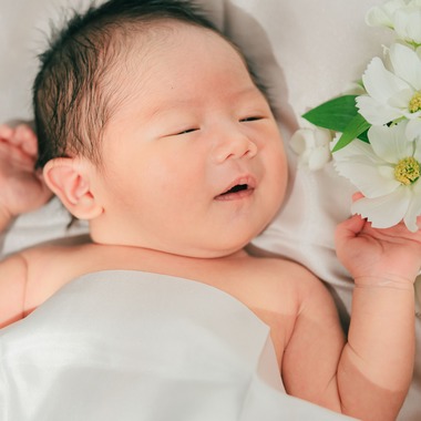 玉城　肇が出張撮影した「ニューボーン撮影」の家族写真