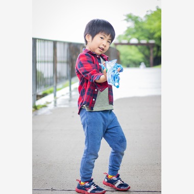 出張撮影サービス「ミライフォト」が撮影した「ワンパク男の子とママの記念撮影」の写真