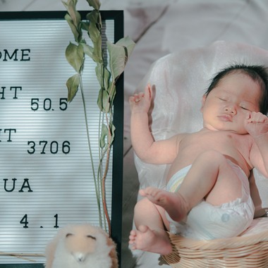 玉城　肇が出張撮影した「ニューボーン撮影」の家族写真