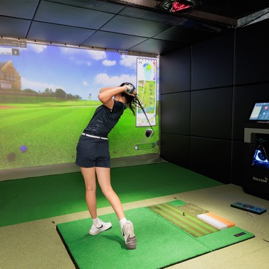 イトウ　ノブミチが撮影した「インドアゴルフ練習場撮影例_01」の写真