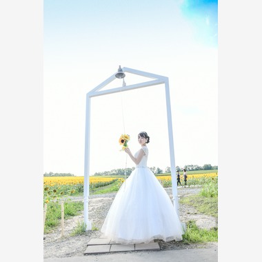 Photo taken by DESIGN STUDIO EE - Hokkaido Sun flower wedding photo