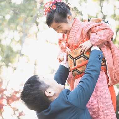 しるし寫眞館が出張撮影した「7歳3歳姉弟七五三」の家族写真