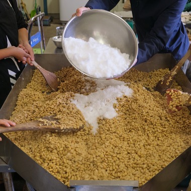 中村將一写真事務所が撮影した「味噌作り仕込み」の写真