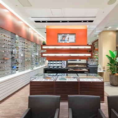 有限会社　澤田スタジオが撮影した「店舗撮影　メガネ」の写真