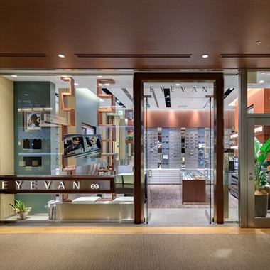 有限会社　澤田スタジオが撮影した「店舗撮影　メガネ」の写真