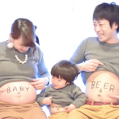 CREATIVE HOUSEが出張撮影した「マタニティフォト」の家族写真