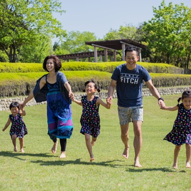 フォスタムが出張撮影した「春の公園で家族フォト」の家族写真