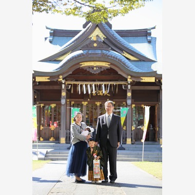 出張撮影　FotoMatograph　間藤　恒が出張撮影した「21.10.29-松下様　久里浜天神社」の家族写真