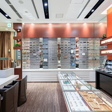 有限会社　澤田スタジオが撮影した「店舗撮影　メガネ」の写真
