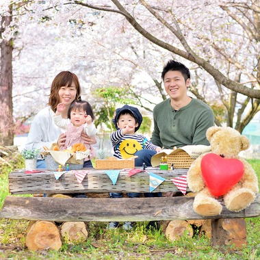 Design studio lumière（井上 敦仁）が撮影した「みんなでお花見」の写真