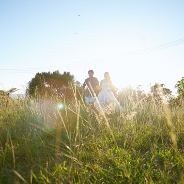 STELLA_ART OFFICEが撮影した「丘の上のふたり」のウェディングフォト