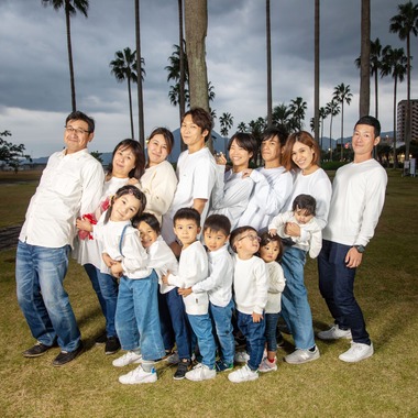 岩坪眞一郎が出張撮影した「還暦祝い家族写真」の家族写真