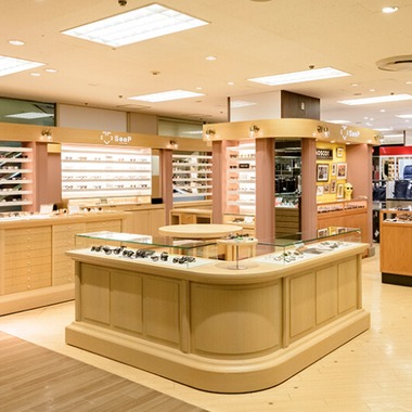 有限会社　澤田スタジオが撮影した「店舗撮影　メガネ」の写真