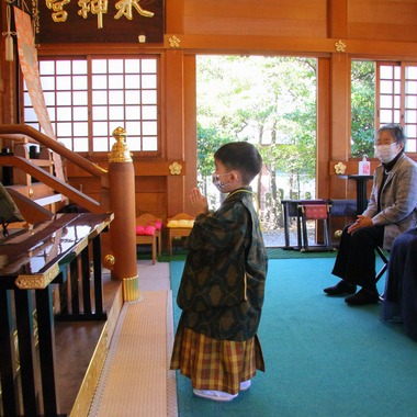 出張撮影　FotoMatograph　間藤　恒が出張撮影した「21.10.29-松下様　久里浜天神社」の家族写真