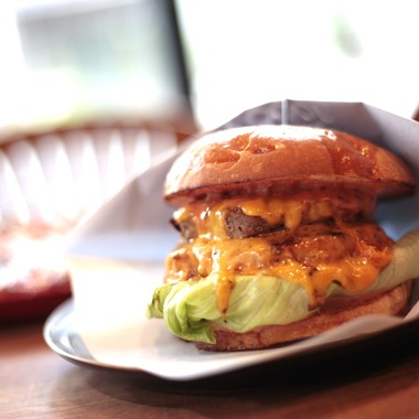 写真屋gonree　阿波根里恵が撮影した「奄美大島ハンバーガーショップ」の写真