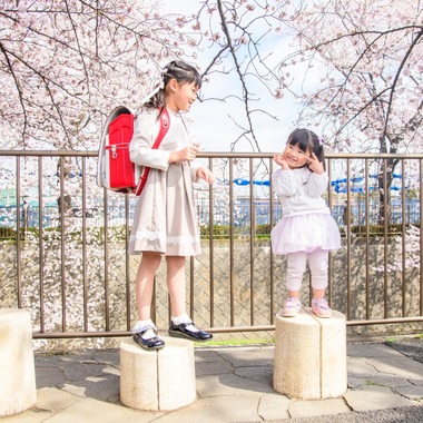 関場優太が出張撮影した「入学記念の家族写真」の家族写真