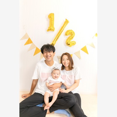 FILMIEREが出張撮影した「バースデーフォト」の家族写真
