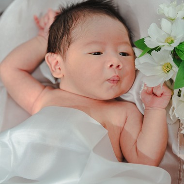 玉城　肇が出張撮影した「ニューボーン撮影」の家族写真