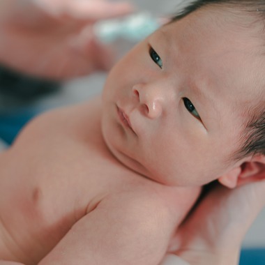 玉城　肇が出張撮影した「ニューボーン撮影」の家族写真