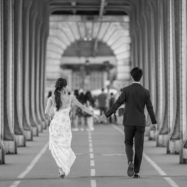 Photo taken by Petite Nao Photography - Photowedding in Paris (at Eiffel tower & Bir-Hakeim Bridge)