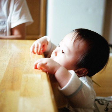 岡本静人が出張撮影した「息子との思い出の日々」の家族写真