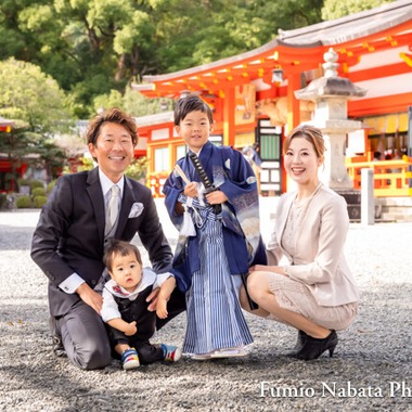 名畑文巨写真事務所が出張撮影した「出張撮影七五三・お宮詣り」の家族写真