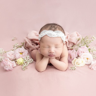 出張フォトatte〈アッテ〉が出張撮影した「ニューボーンフォト」の家族写真